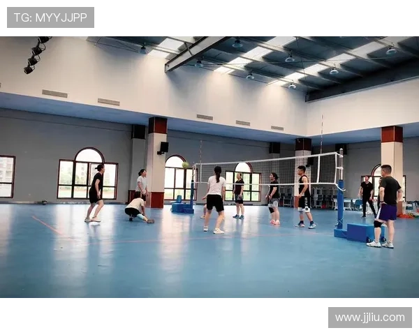 排球锦标赛训练画面曝光展现球队体能储备积极状态提升势头强劲发展