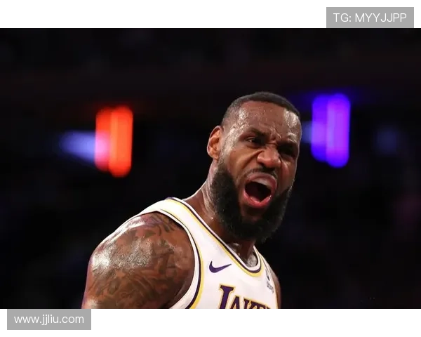 詹姆斯赛场被粉丝高喊MVP 镜头定格感人瞬间尽显伟大篮球之心