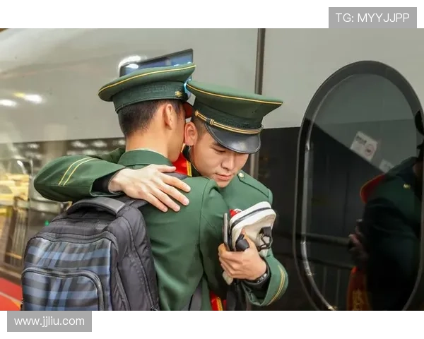 赛程身披队旗绕场致谢深情一幕感动无数观众热泪盈眶